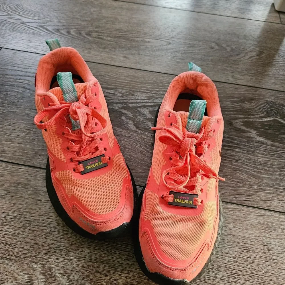 Levi's Coral Sneakers